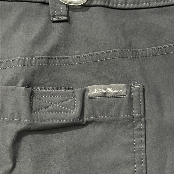 Eddie Bauer Cargo Shorts Mens Size 38 Gray Stretch Hiking Outdoor Gorpcore Beach - Picture 3 of 10